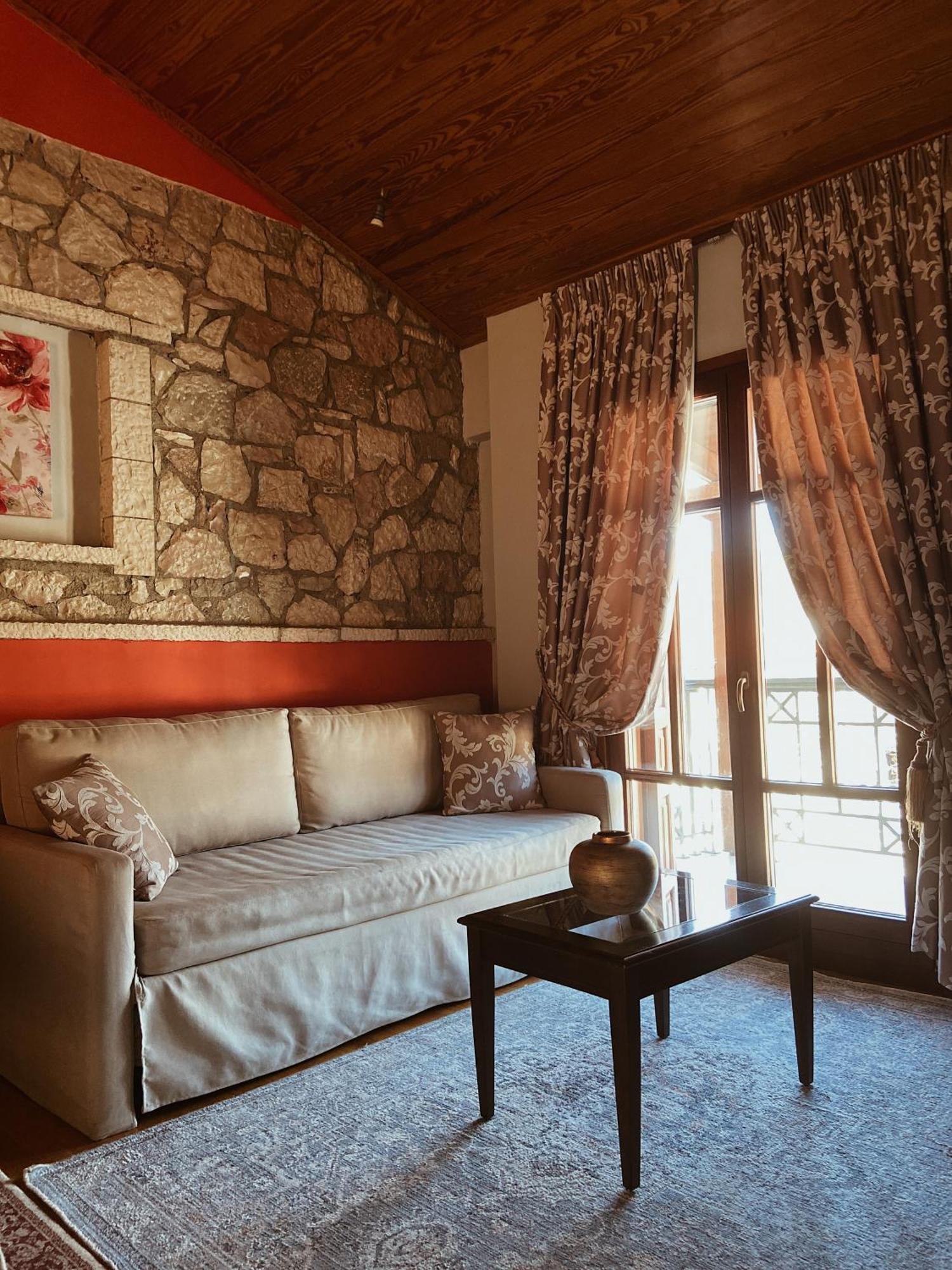 Hotel Kynaitha Kalavryta Exterior foto